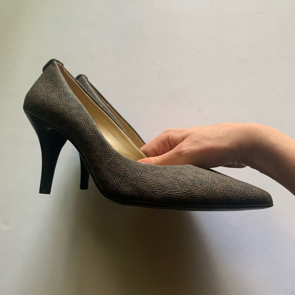 NWT MK Michael Kors flex mid pump size 8.5 brown MK design - Picture 5 of 12